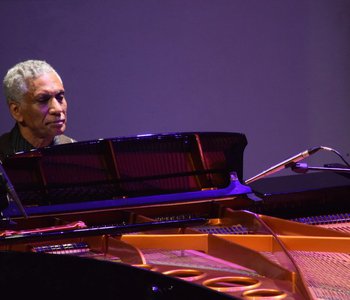 2015_Benefit_Concert_sequence_for_.focus-none.width-1400_hPJIdVz.JPG